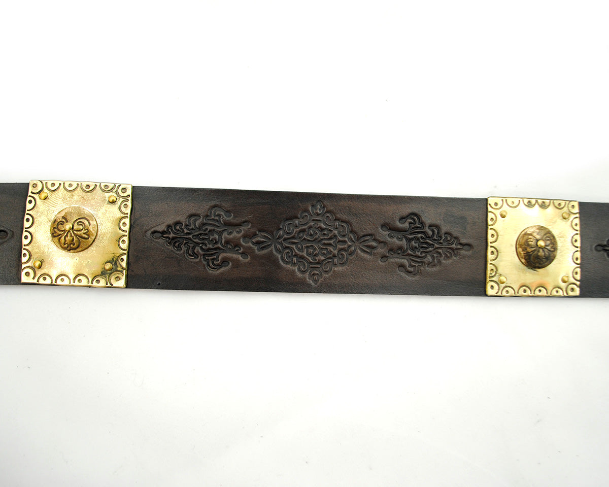 Pas wschodni zdobiony mosiądzem