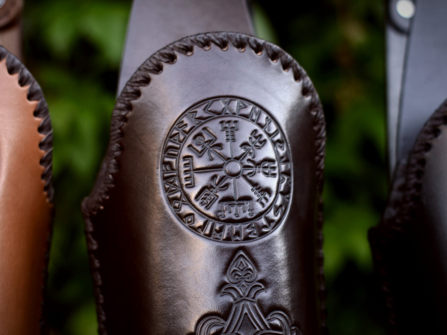 Kołczan półokrągły pleciony rzemieniem Vegvisir