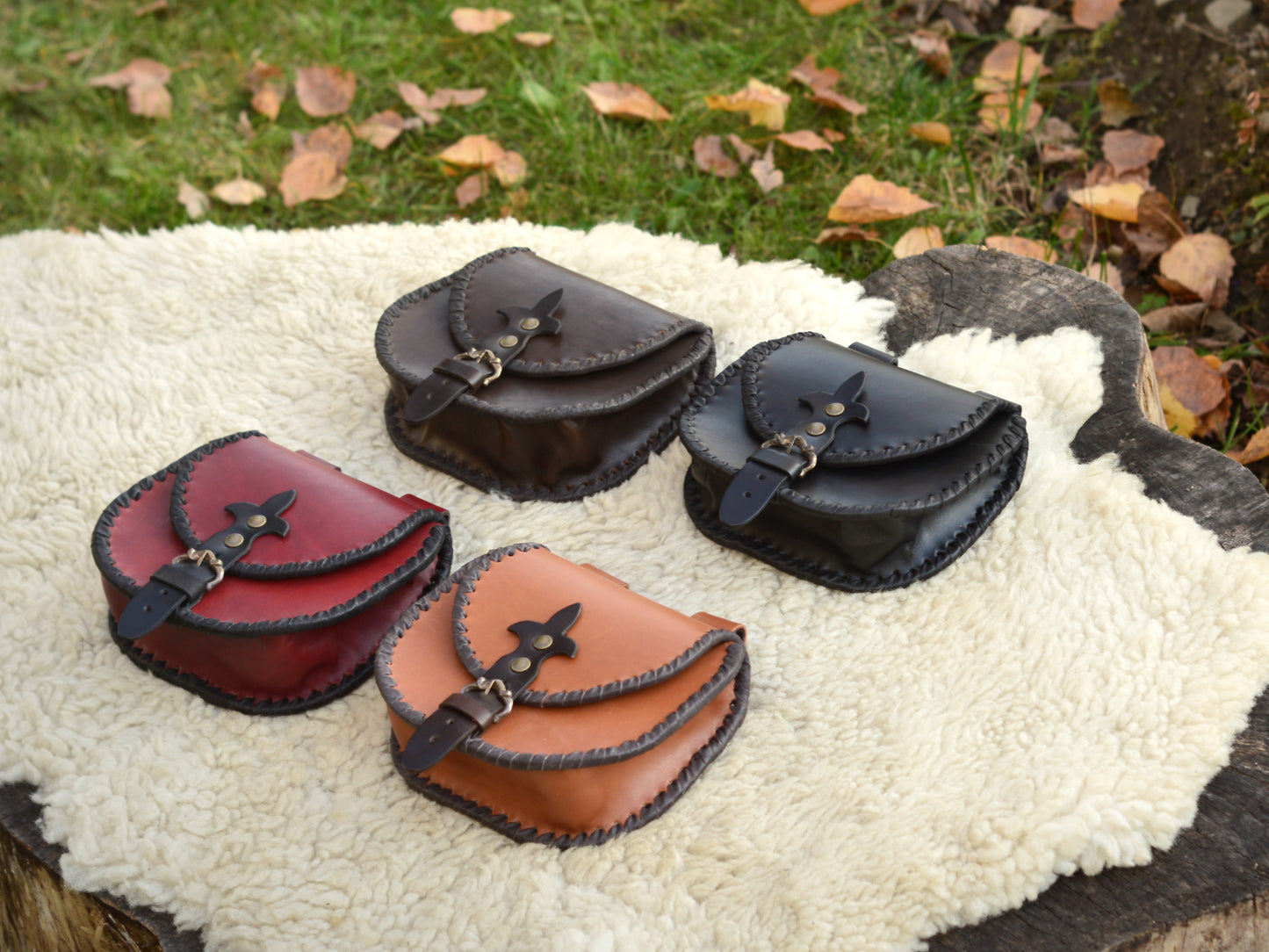 Sakiewka średniowieczna pleciona rzemieniem