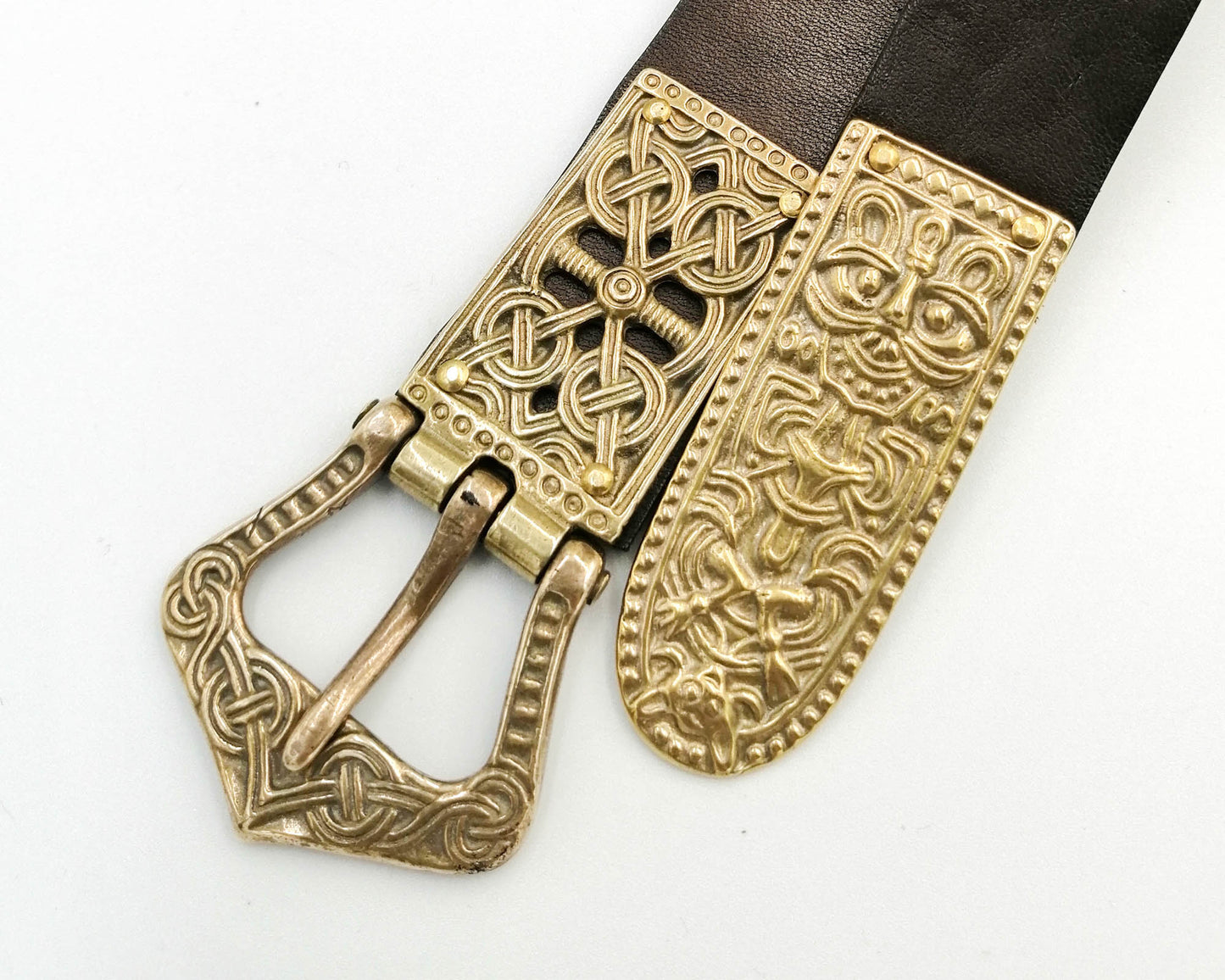 Pas wczesnośredniowieczny z okuciami, wersja bogatsza